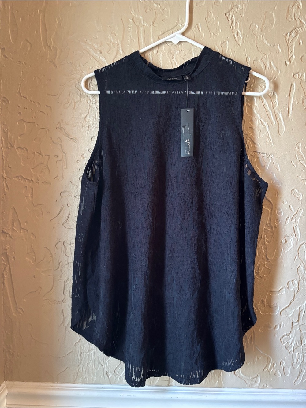 Apt. 9 Black Sleeveless Textured Tunic